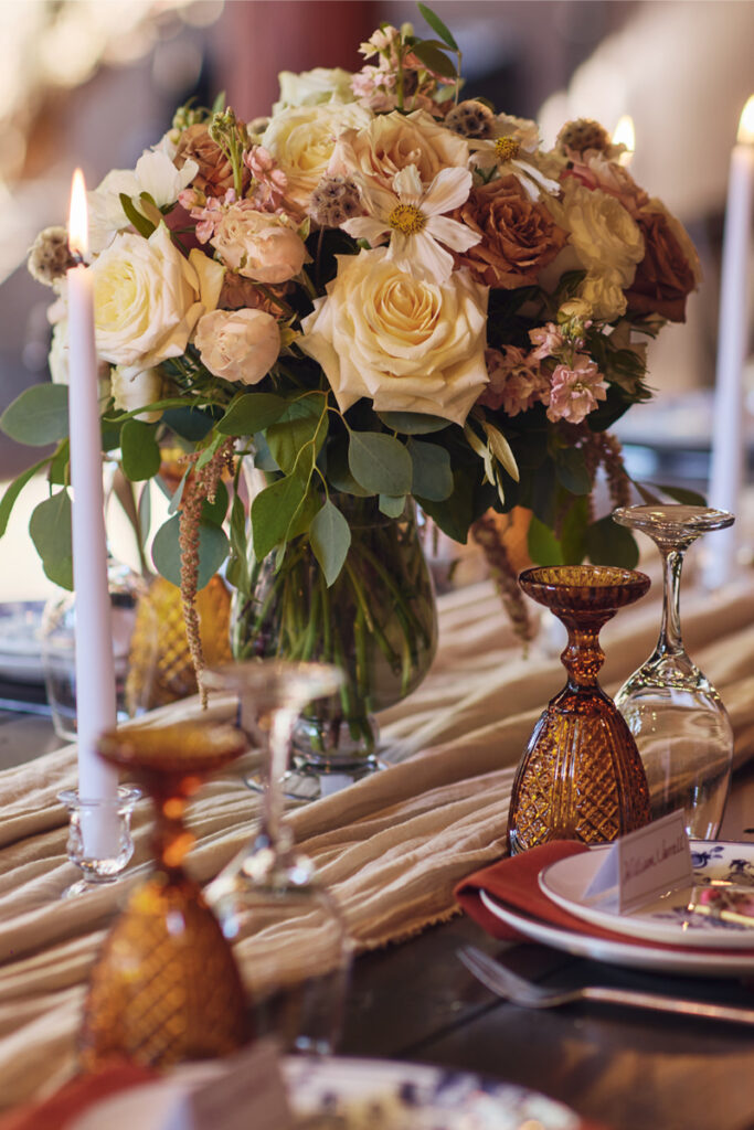 Floral arrangement with butter yellow details. 