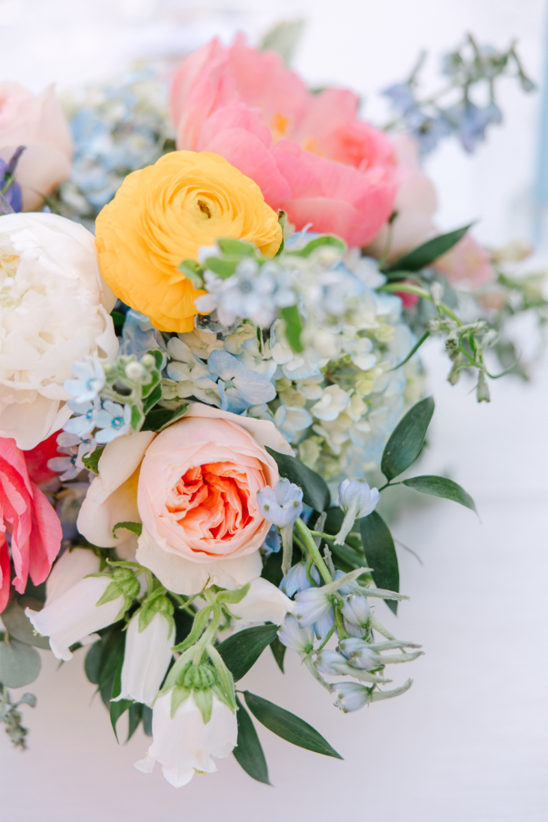 Centerpiece arranged by one of the best Albuquerque florists, for a wedding in Santa Fe.