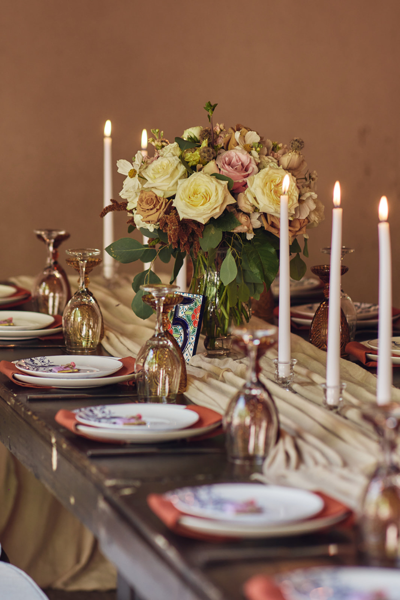 Table setting decorated with boho details.