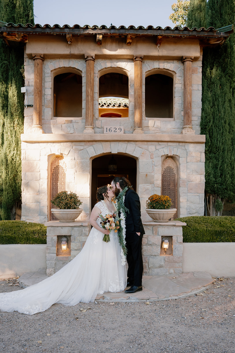 Bride and groom kiss in front of their mansion wedding venues in Nashville.