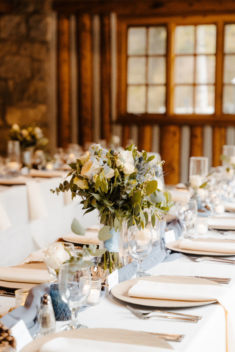 Wedding tablescape in shades of blue and white.